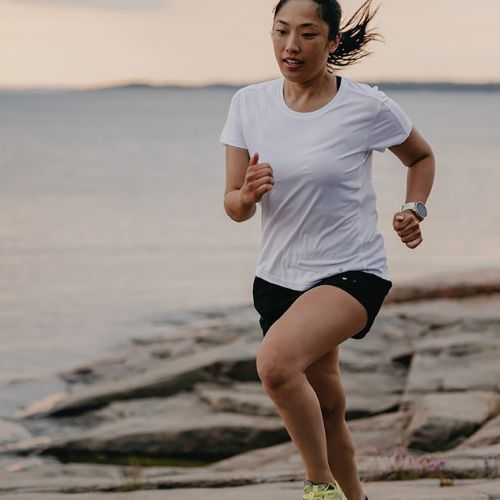 Suunto 9 Peak Pro óra fehér és arany SS050824000