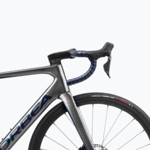 Orbea Orca M30i LTD PWR 2023 csillogó antracit/kék karbon nézet országúti kerékpár