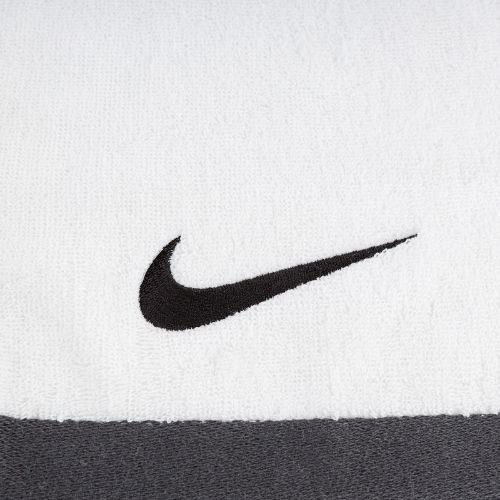 Nike Fundamental fehér/fekete törölköző