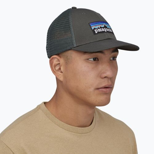 Baseball sapka Patagonia P-6 Logo LoPro Trucker forge grey