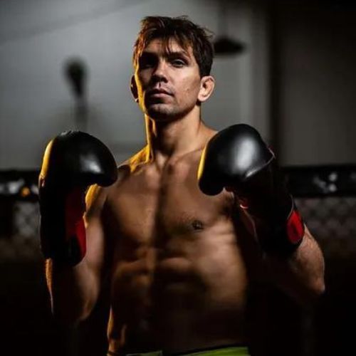 DBX BUSHIDO "Hammer - Red" Muay Thai bokszkesztyűk fekete/piros