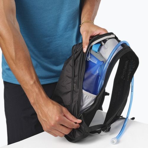 Salomon Cross 4 l fekete futó hátizsák