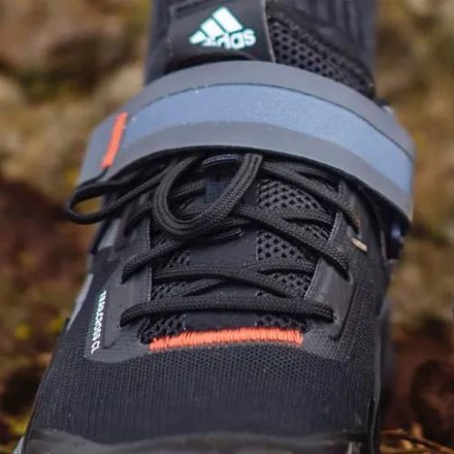Női MTB kerékpáros cipő adidas FIVE TEN Trailcross Clip A mag fekete/szürke három/piros