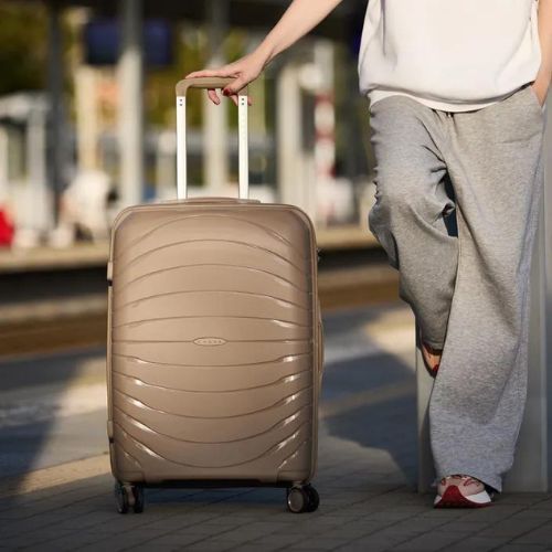 Közepes méretű utazóbőrönd KADVA Brava 78 l bézs