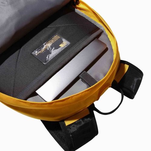 The North Face Borealis Classic 29 l túrahátizsák arany/fekete színű túrahátizsákkal
