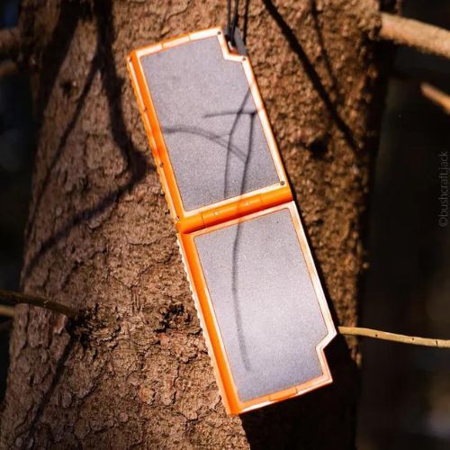 Xtorm Super Charger napelemes powerbank 10000 mAh 20W fekete