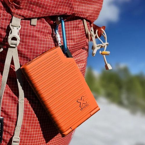 Xtorm Super Charger napelemes powerbank 10000 mAh 20W fekete