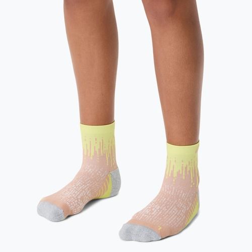 Zokni ASICS Performance Run Quarter neutral pink/huddle yellow