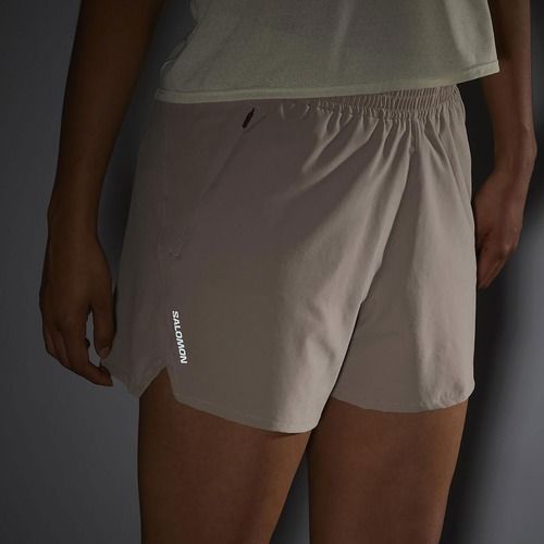 Salomon SHAKEout Core 4" női futónadrág etherea