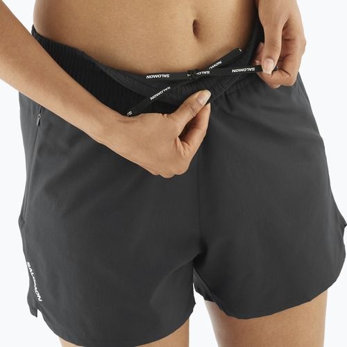 Salomon SHAKEout Core 4" női futónadrág mély fekete
