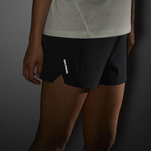 Salomon SHAKEout Core 4" női futónadrág mély fekete