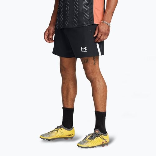 Under Armour Challenger Pro Woven fekete / fehér férfi futballnadrág