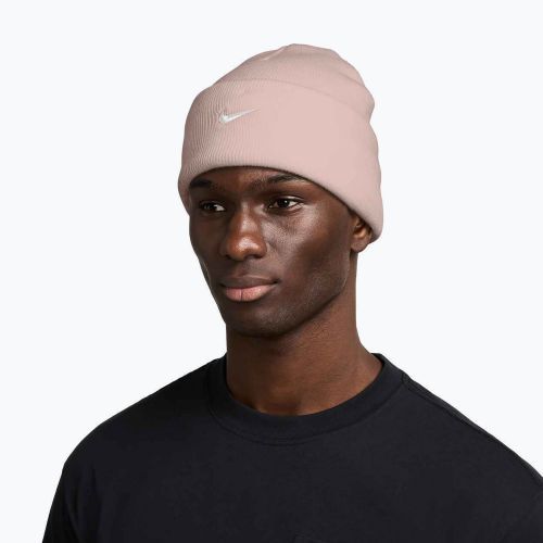 Téli sapka Nike Peak Swoosh Beanie slit red/white