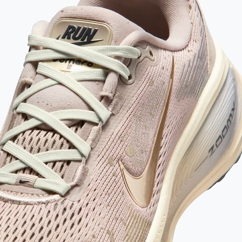 Női futócipő Nike Vomero 18 SE cream ii/coconut milk/metallic gold grain