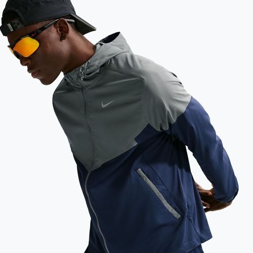 Férfi futódzseki Nike Impossibly Light Windrunner smoke grey/smoke grey/midnight navy