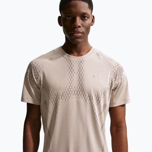 Férfi futópóló Nike Stride Dri-Fit ADV cream li/mink brown