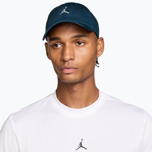 Ellenzős sapka Jordan Club Unstructured Curved-Bill squadron blue/sail