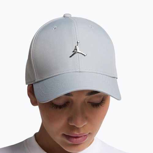 Ellenzős sapka Jordan Rise Structured Metal Jumpman light smoke grey/R511