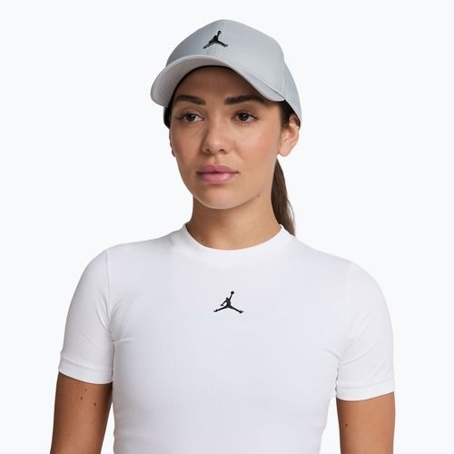 Ellenzős sapka Jordan Rise Structured Metal Jumpman light smoke grey/R511