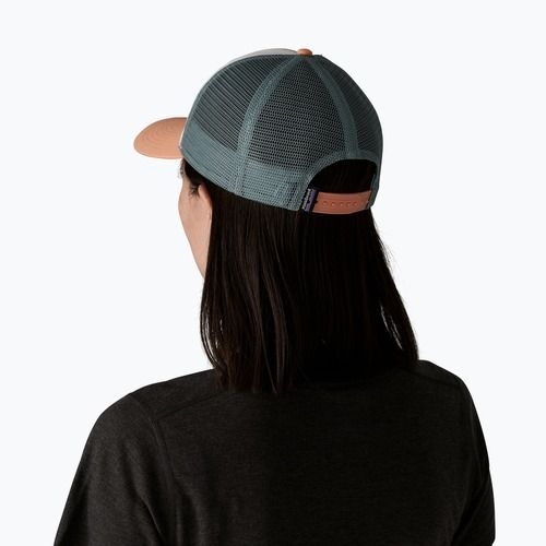 Baseball sapka Patagonia P-6 Logo LoPro Trucker white w/peach sherbet