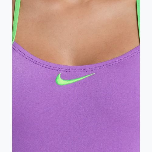 Női egyrészes fürdőruha Nike Hydrastrong Logo Graphic T-Back bright violet