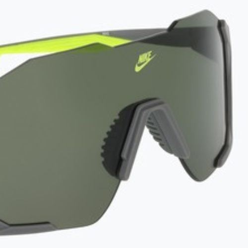 Napszemüveg Nike Charged Shield matte smoke grey/green
