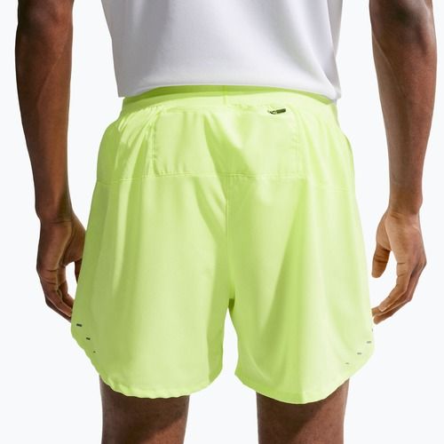 Férfi Nike Stride Dri-Fit rövidnadrág, 5 hüvelykes, belső béléssel, volt jég színben