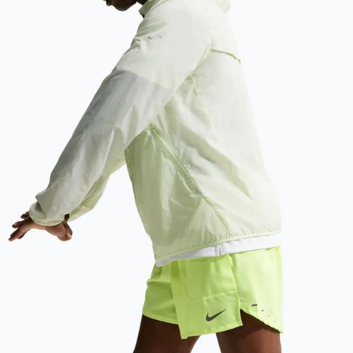 Férfi Nike Stride Dri-Fit rövidnadrág, 5 hüvelykes, belső béléssel, volt jég színben