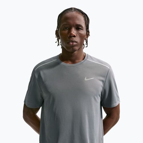 Férfi futópóló Nike Miler Dri-Fit UV smoke grey
