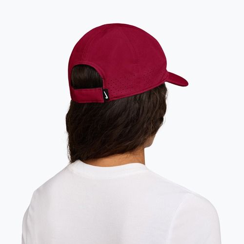 Ellenzős sapka Nike Dri-FIT ADV Club team red/pale ivory