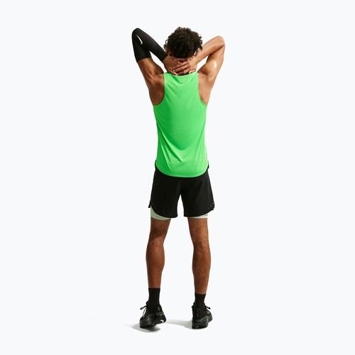 Férfi futó póló Nike Stride green spark