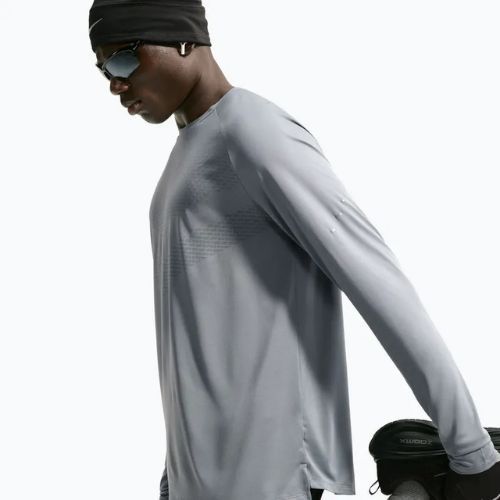 Férfi futó hosszú ujjú póló Nike Stride Dri-Fit ADV Smoke Grey