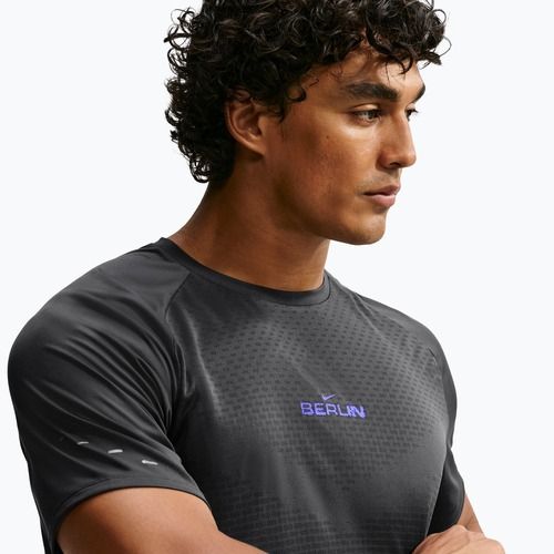 Férfi futó póló Nike Stride anthracite