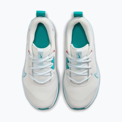 Nike Omni Multi-Court cipő off white/energy/glacier blue