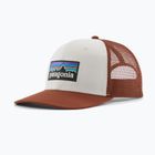Ellenzős sapka Patagonia P-6 Logo Trucker Hat white w/rusty red