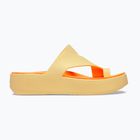 Női flip-flopok Crocs Getaway Platform Toe Loop golden hour
