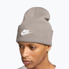 Téli sapka Nike Peak Futura Beanie moon particle/white