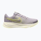 Női futócipők Nike Run Defy silver lilac/sail/cream ii/fennel