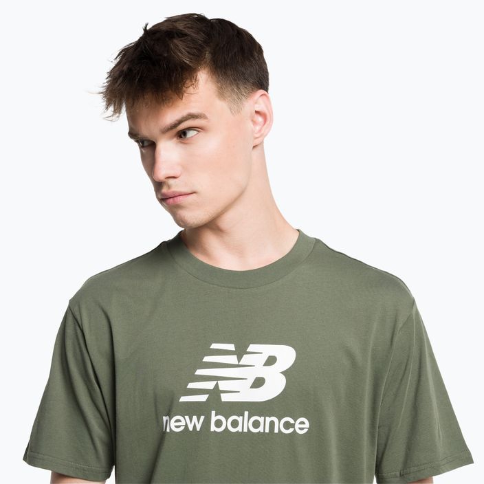 New Balance Essentials Stacked Logo Co férfi edzőpóló zöld NBMT31541DON 4
