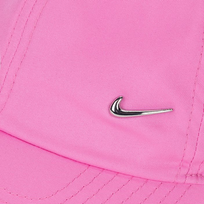 Nike Dri-Fit Club Unstructured Metal Swoosh sapka játékos rózsaszín/metál ezüst színben. 3