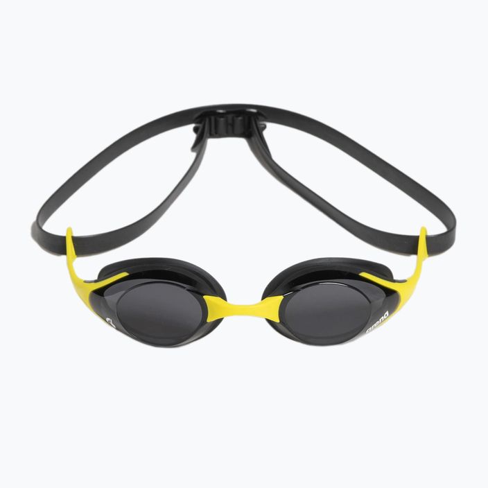 Arena úszószemüveg Cobra Swipe sötét füst/sárga 004195/200 8