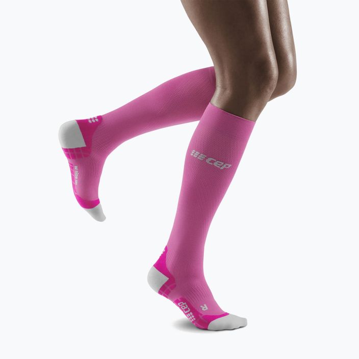 CEP Ultrakönnyű rózsaszín/sötétvörös női kompressziós futó zokni 4