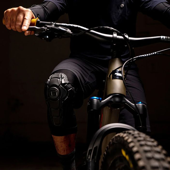 Kerékpáros térdvédők G-Form Pro-X3 Knee tripple matte black 3