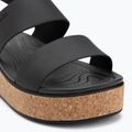 Női Crocs Brooklyn Cork Low Wedge szandál fekete/fekete 7