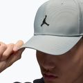 Ellenzős sapka  Jordan Rise Structured Metal Jumpman light smoke grey/R511 10