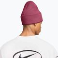 Téli sapka Nike Peak Futura Beanie sweet beet/white 3