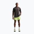 Férfi futóshort Nike Stride Dri-Fit 2in1 7" volt ice 2
