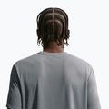Férfi futópóló Nike Miler Dri-Fit UV smoke grey 5
