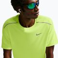 Férfi futópóló Nike Miler Dri-Fit UV volt ice 6