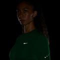 Női hosszú ujjú póló futáshoz Nike Swift Dri-FIT UV illusion green 4